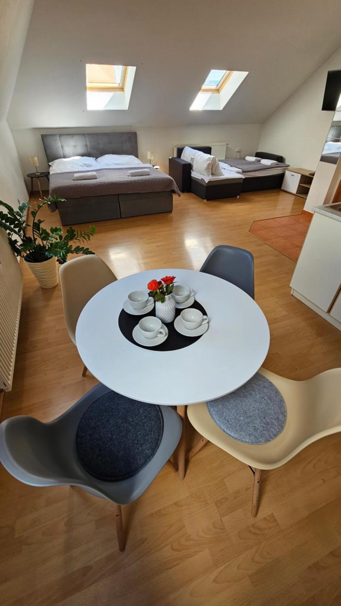Apartmany V Zlatej Ulicke بايموتْسْ المظهر الخارجي الصورة